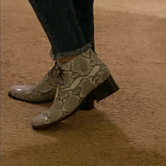 Vintage Henry Ferrera Snake Print Ankle Boots size 10 - Picture 5 of 16